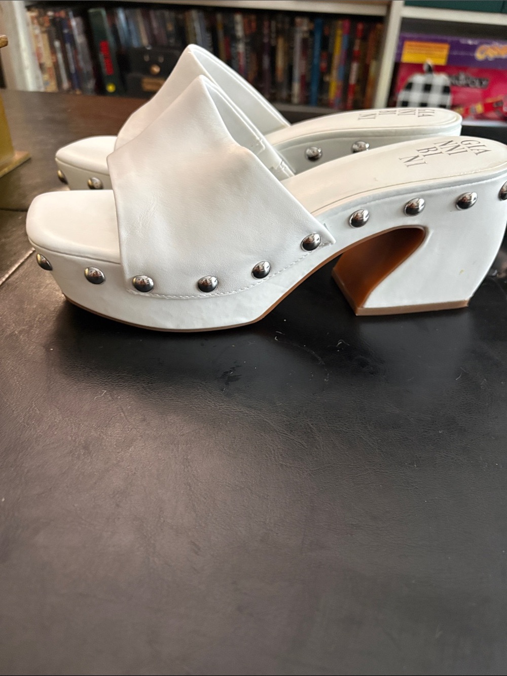 Gianni Bini White Leather Slide Mules - Picture 3 of 8